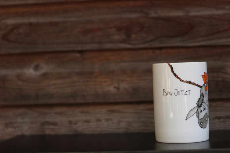 Tasse aus Porzellan handbemalt - Bern 23