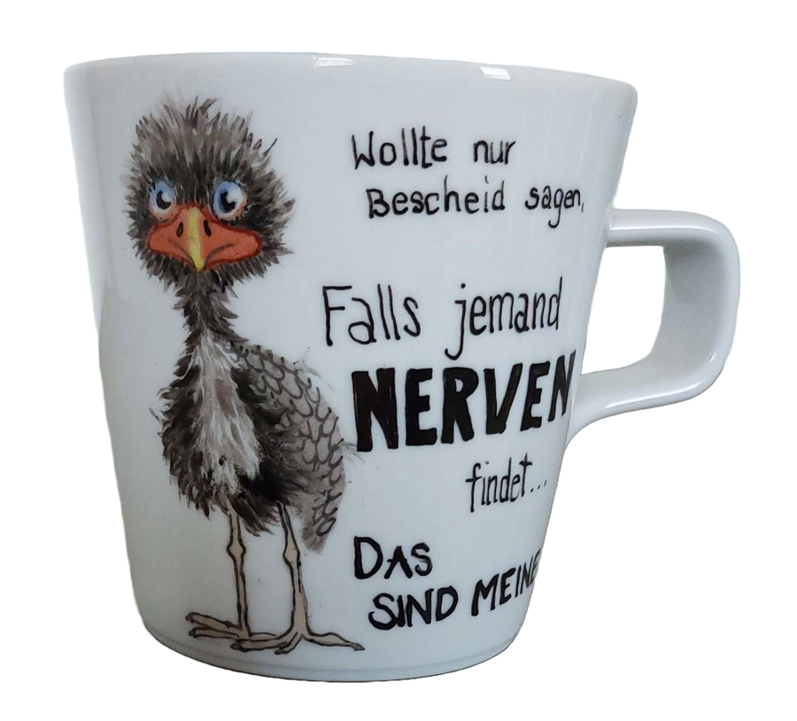 Weisse Tasse mit einem zerzausten Vogel und dem Spruch «Wollte nur Bescheid sagen, falls jemand Nerven findet … das sind meine.»